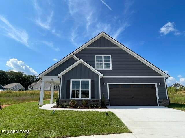 269 Honeysuckle Dr, Lenoir City, TN 37771