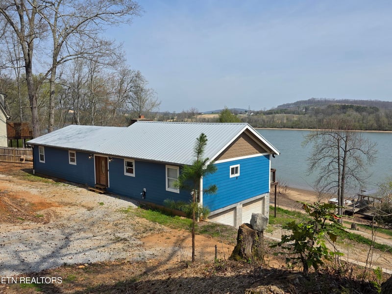 269 Lakeshore Vista Dr, Kingston, TN 37763