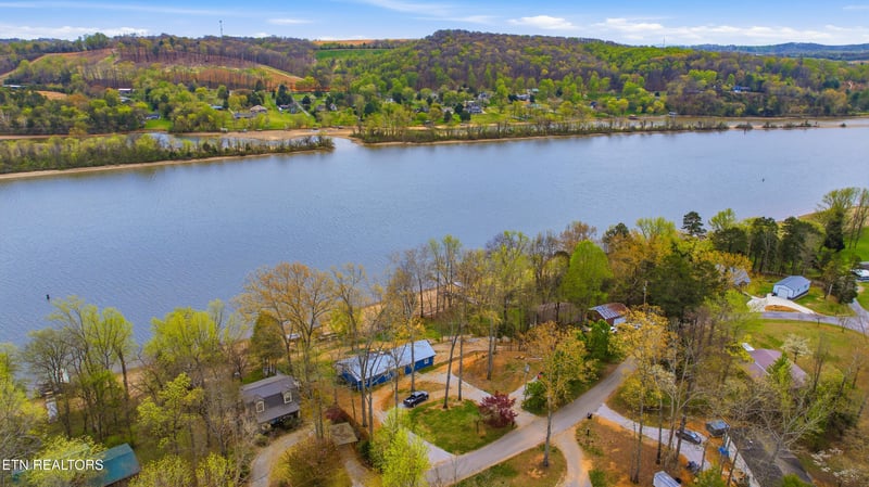 269 Lakeshore Vista Dr, Kingston, TN 37763