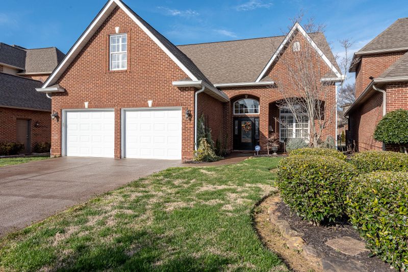 269 Savannah Park Dr, Maryville, TN 37803