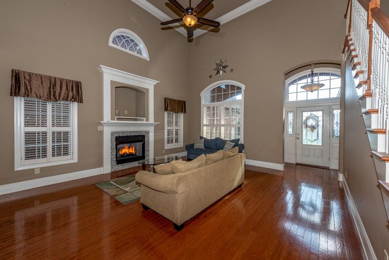 269 Savannah Park Dr, Maryville, TN 37803