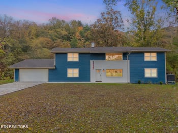 2690 High Valley Dr, Pigeon Forge, TN 37863