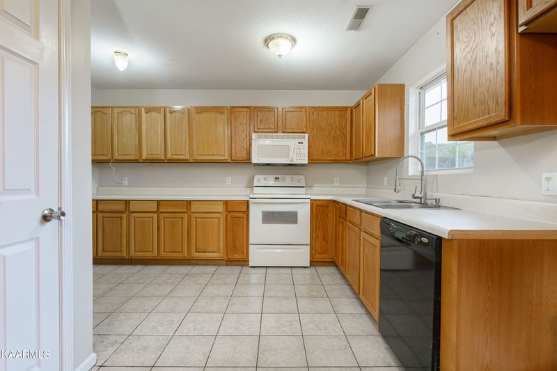 2692 Colonel Dr, Kodak, TN 37764