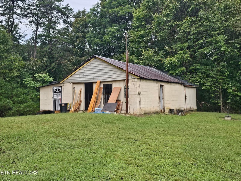 2694 White Oak Grove Rd, Morristown, TN 37813