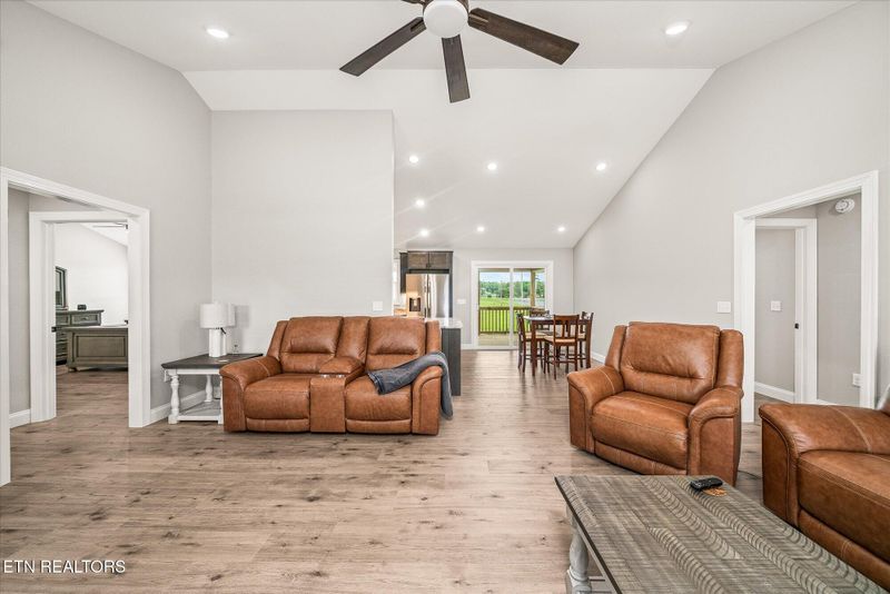 27 Jesse Loop, Crossville, TN 38555