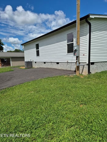 27 N Niota Rd, Englewood, TN 37329