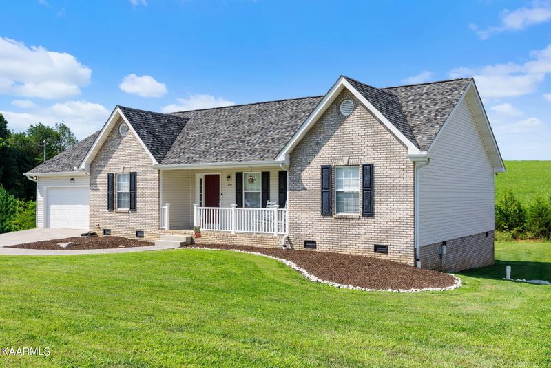 270 Acorn Dr, Corryton, TN 37721