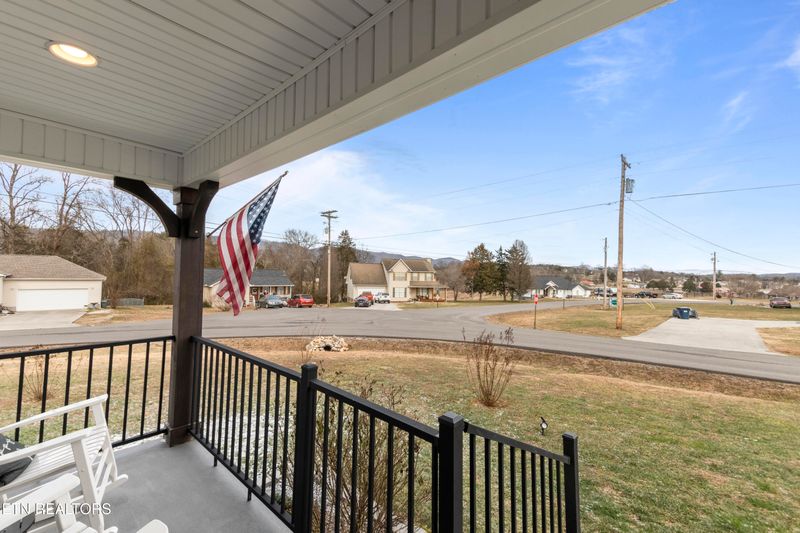 270 Clover Cir, Jacksboro, TN 37757