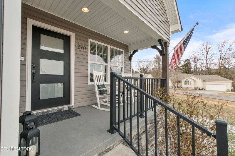 270 Clover Cir, Jacksboro, TN 37757
