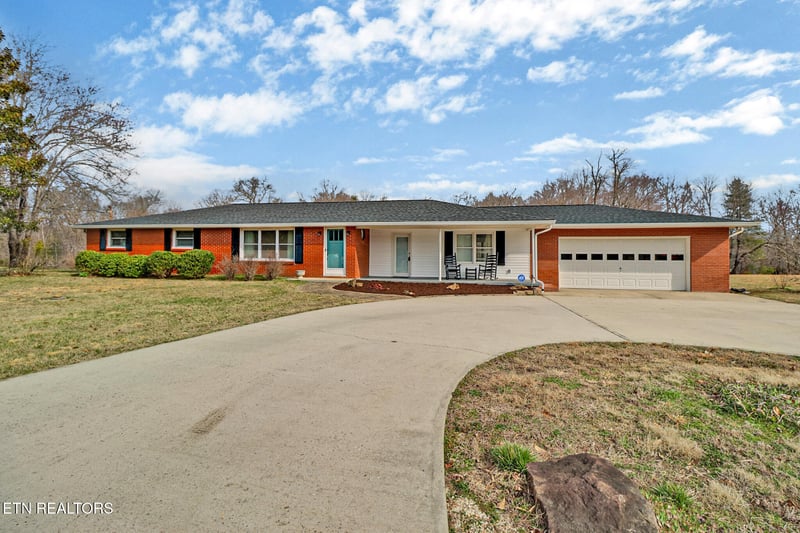 270 Hugh Jones Rd, Sunbright, TN 37872