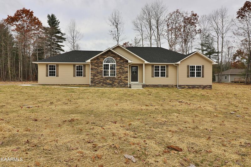270 Kayla Ln, Oneida, TN 37841