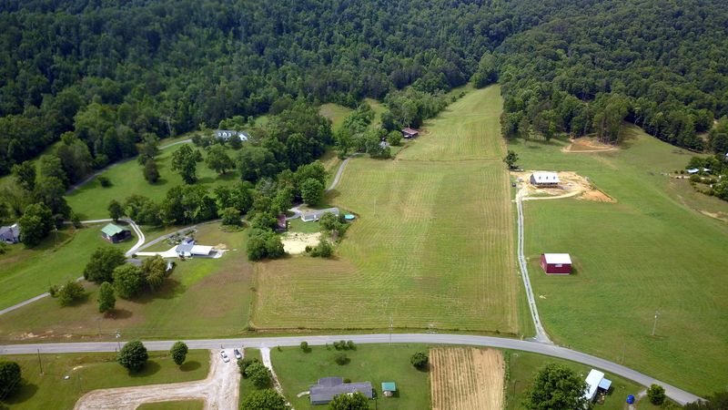 270 Tater Valley Rd, Washburn, TN 37888