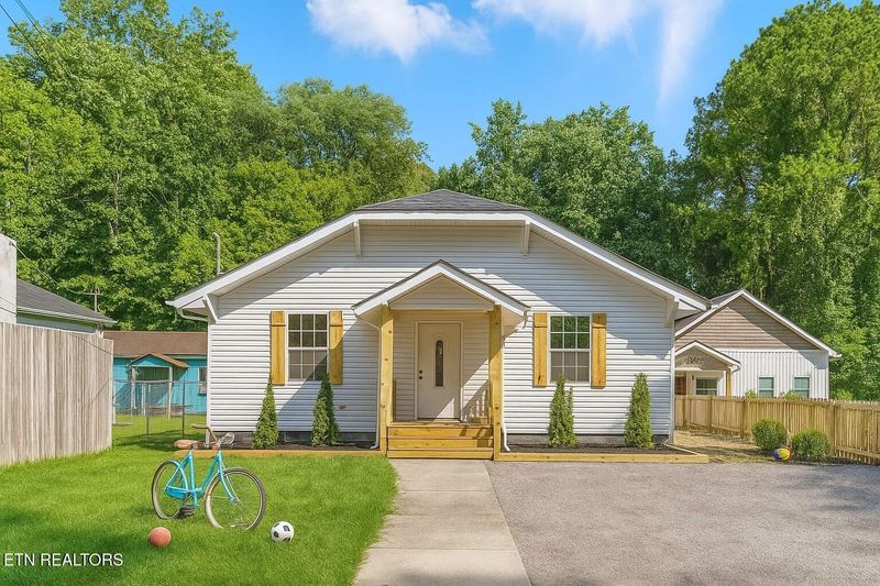 2700 Tecoma Dr, Knoxville, TN 37917