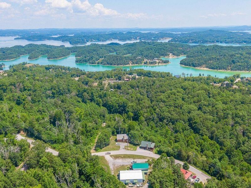 2700 Windfall Estate Dr, Sevierville, TN 37876