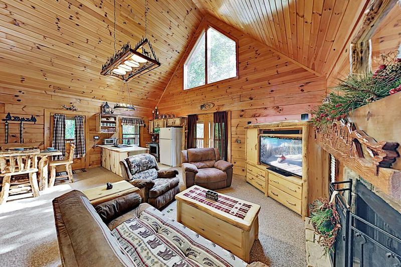 2700 Windfall Estate Dr, Sevierville, TN 37876