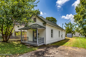 2701 Barton St, Knoxville, TN 37917