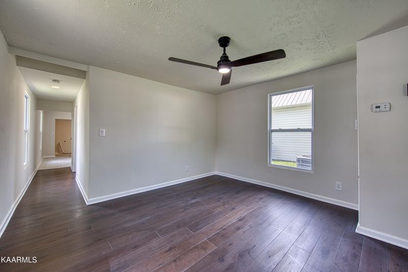 2703 Barton St, Knoxville, TN 37917