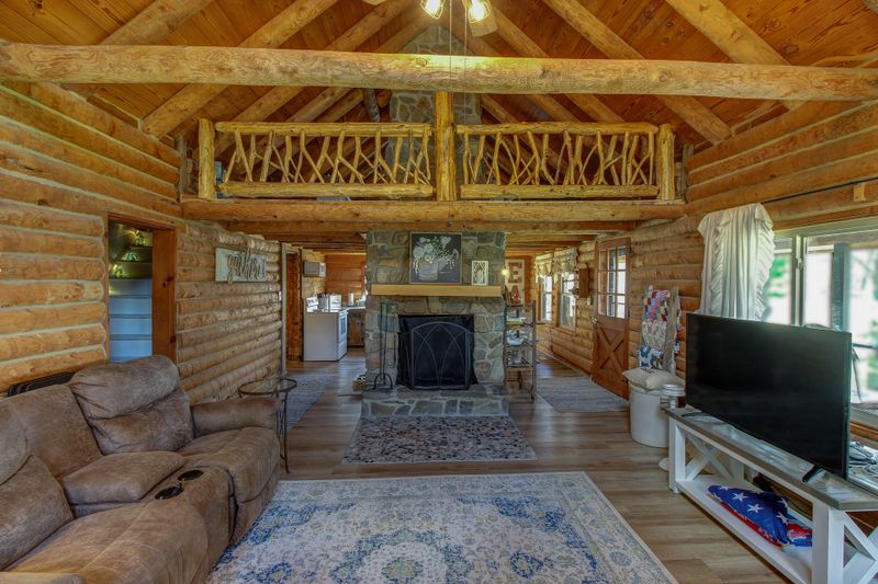 2703 Clabo Rd, Sevierville, TN 37862