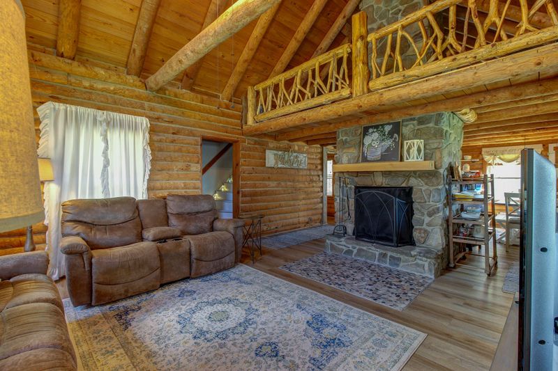 2703 Clabo Rd, Sevierville, TN 37862