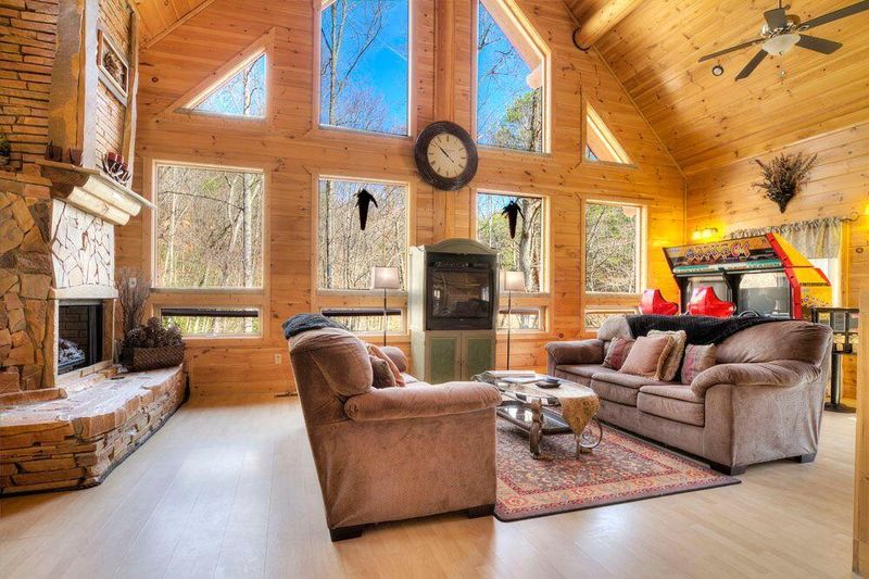 2704 Hatcher Mtn Rd, Sevierville, TN 37862