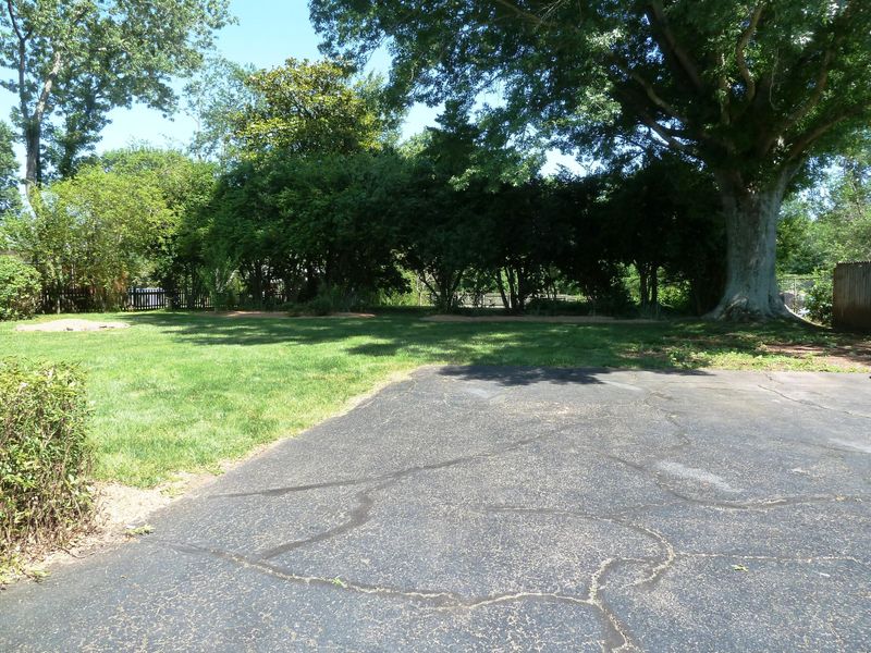 2704 Windemere Ln #2, Powell, TN 37849
