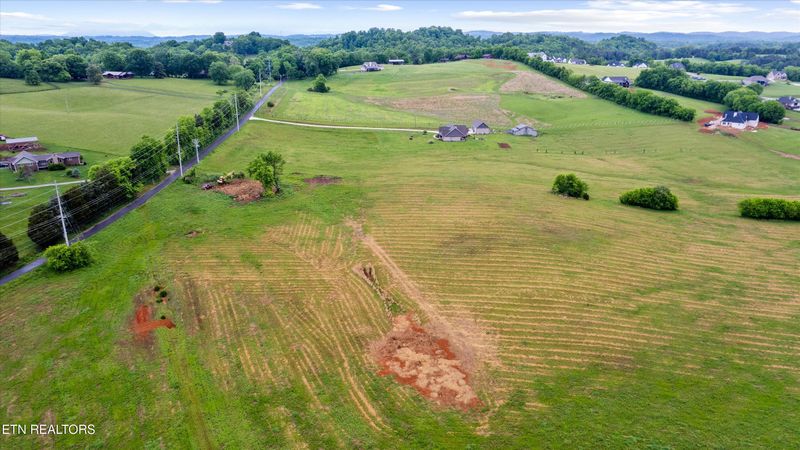 2706 Kelly Ln, Kodak, TN 37764