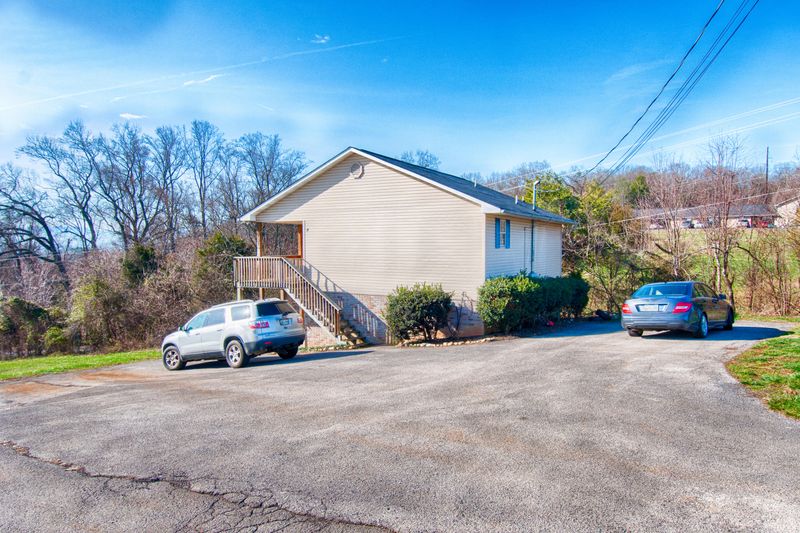 2708 Roberts Rd, Kodak, TN 37764