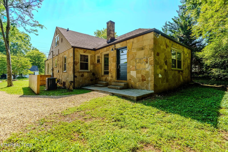 2709 Fairview St, Knoxville, TN 37917