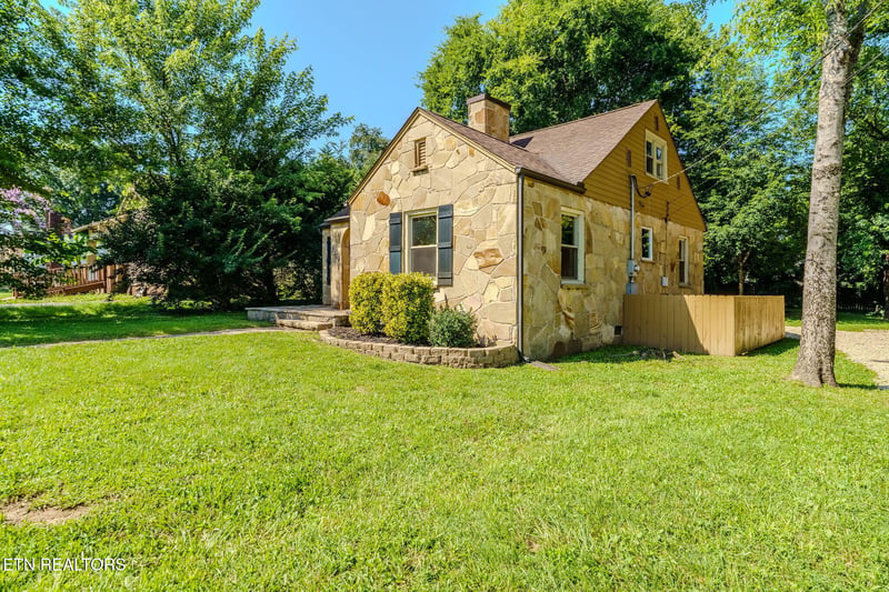 2709 Fairview St, Knoxville, TN 37917