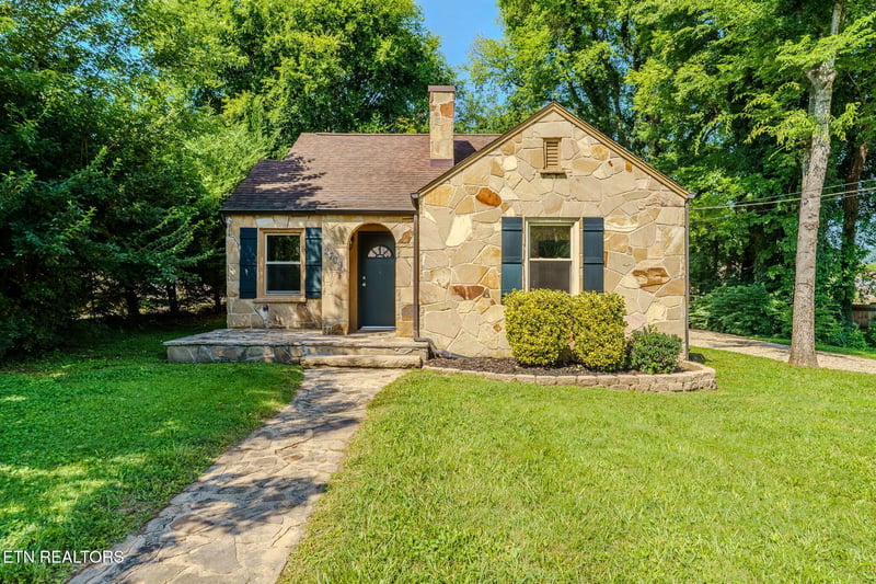 2709 Fairview St, Knoxville, TN 37917