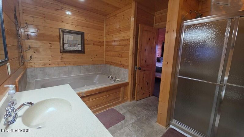2709 Misty Blue Mountain Dr, Sevierville, TN 37876