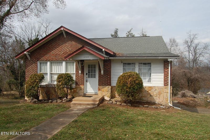 2709 Washington Pike, Knoxville, TN 37917