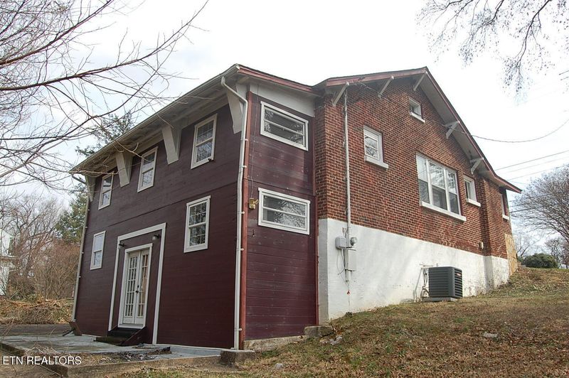 2709 Washington Pike, Knoxville, TN 37917