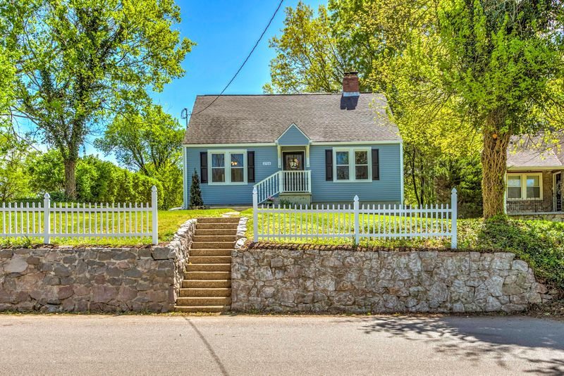2710 Boright Dr, Knoxville, TN 37917