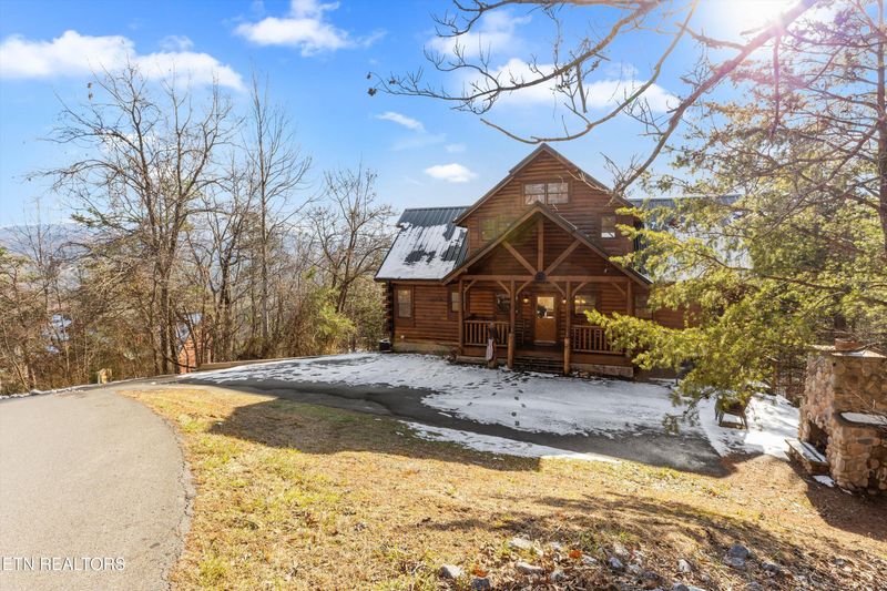 2710 Cats Paw Ln, Sevierville, TN 37862