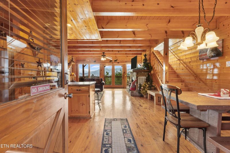 2710 Cats Paw Ln, Sevierville, TN 37862