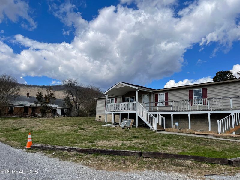 2710 Dutch Valley Rd, Clinton, TN 37716