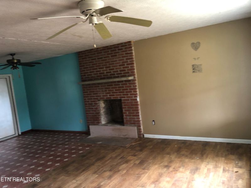 2710 Tabor Loop, Crossville, TN 38571