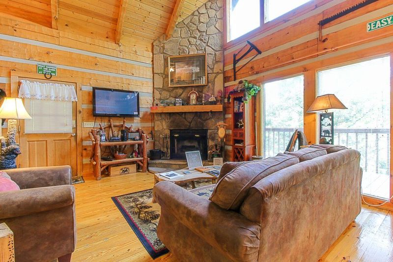 2713 Easy St, Sevierville, TN 37862