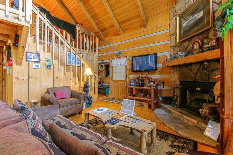 2713 Easy St, Sevierville, TN 37862