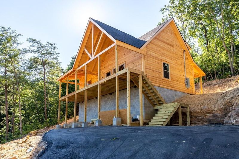 2713 Sawmill Branch Dr, Sevierville, TN 37862