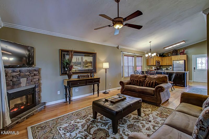 2714 Cobblestone Dr, Pigeon Forge, TN 37863
