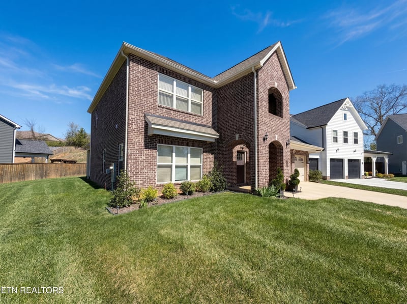 2714 Green Ash Ln, Knoxville, TN 37932
