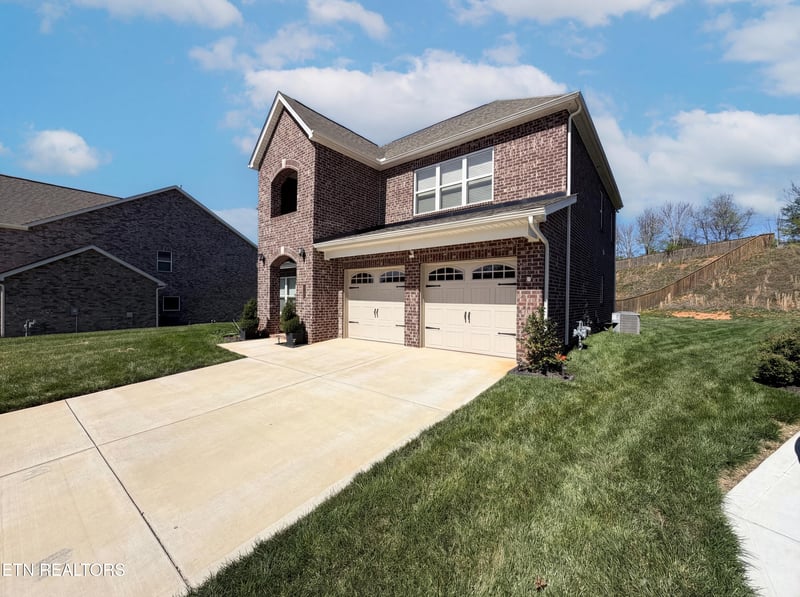 2714 Green Ash Ln, Knoxville, TN 37932