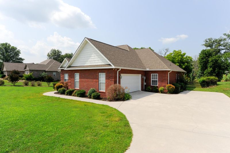 2714 Raylee Dr, Maryville, TN 37803