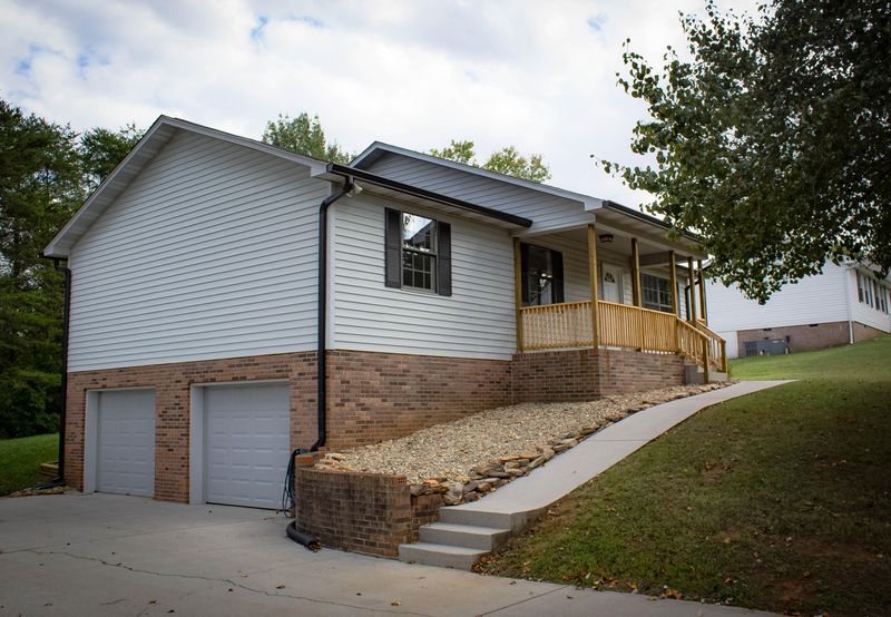 2714 Timberline Dr, Maryville, TN 37801