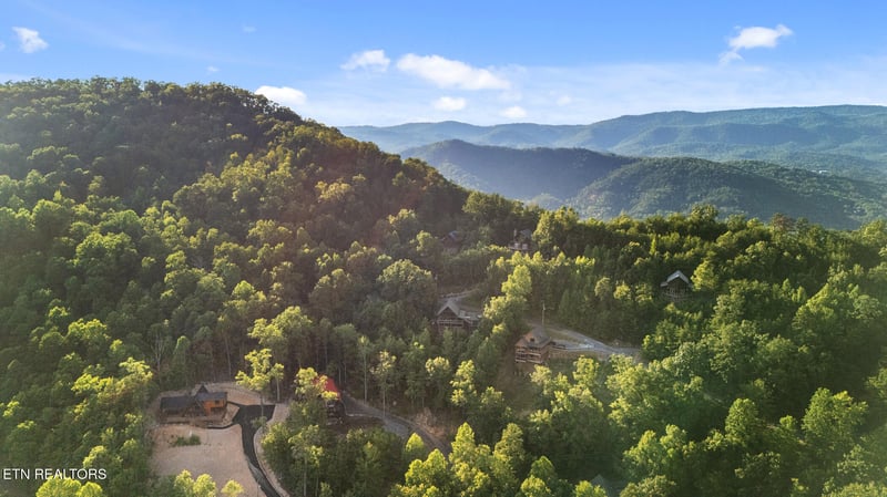 2715 Pine Crest Ln, Sevierville, TN 37876