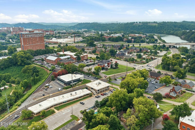 2715 Sullins St, Knoxville, TN 37919