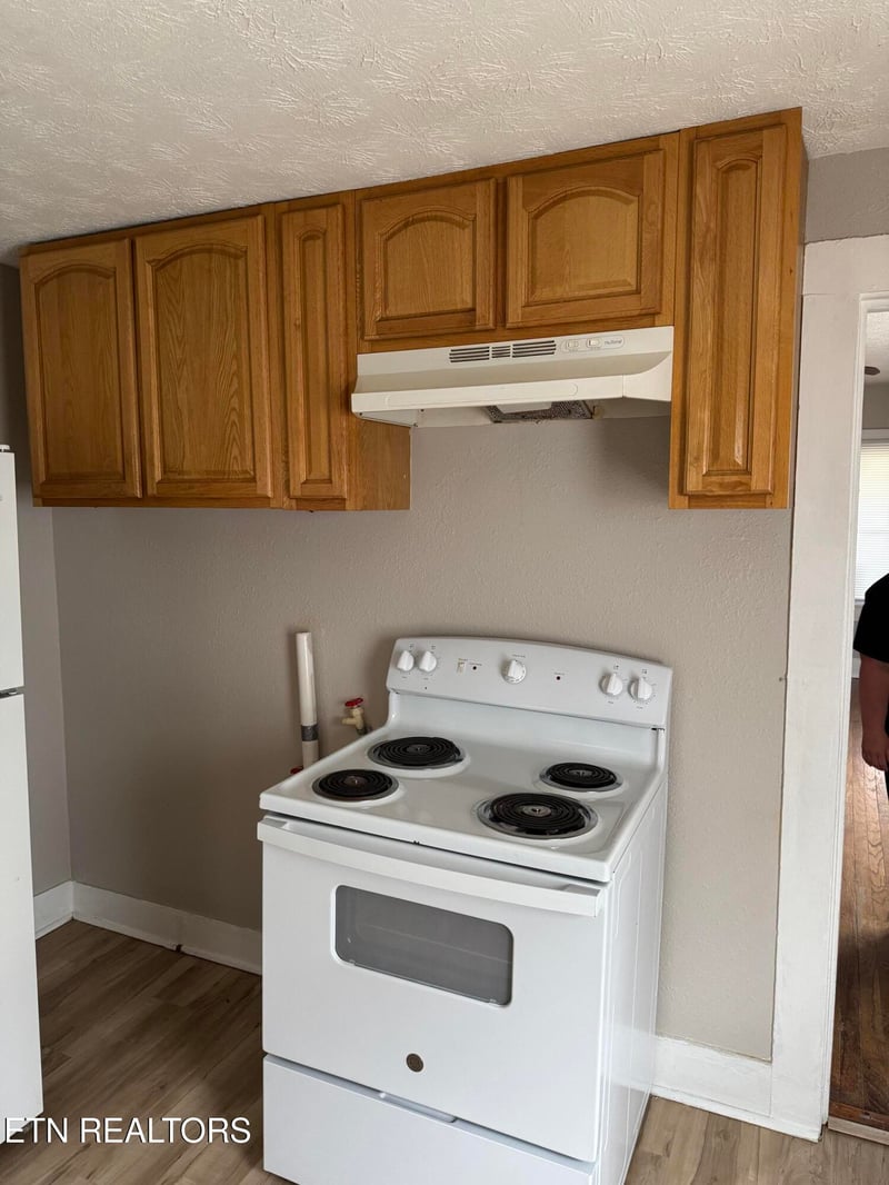 2715 White Oak Ln, Knoxville, TN 37917