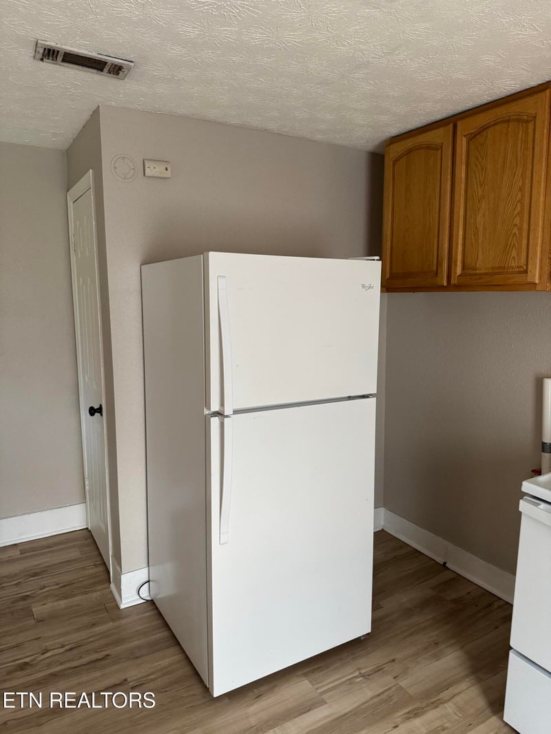 2715 White Oak Ln, Knoxville, TN 37917